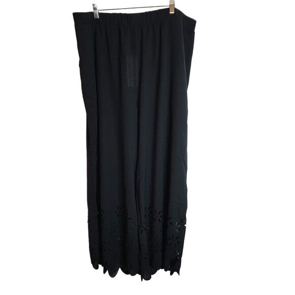 BloomChic Plain Pocket Laser Cut Pants, NWT, Size 26 - Picture 2 of 7